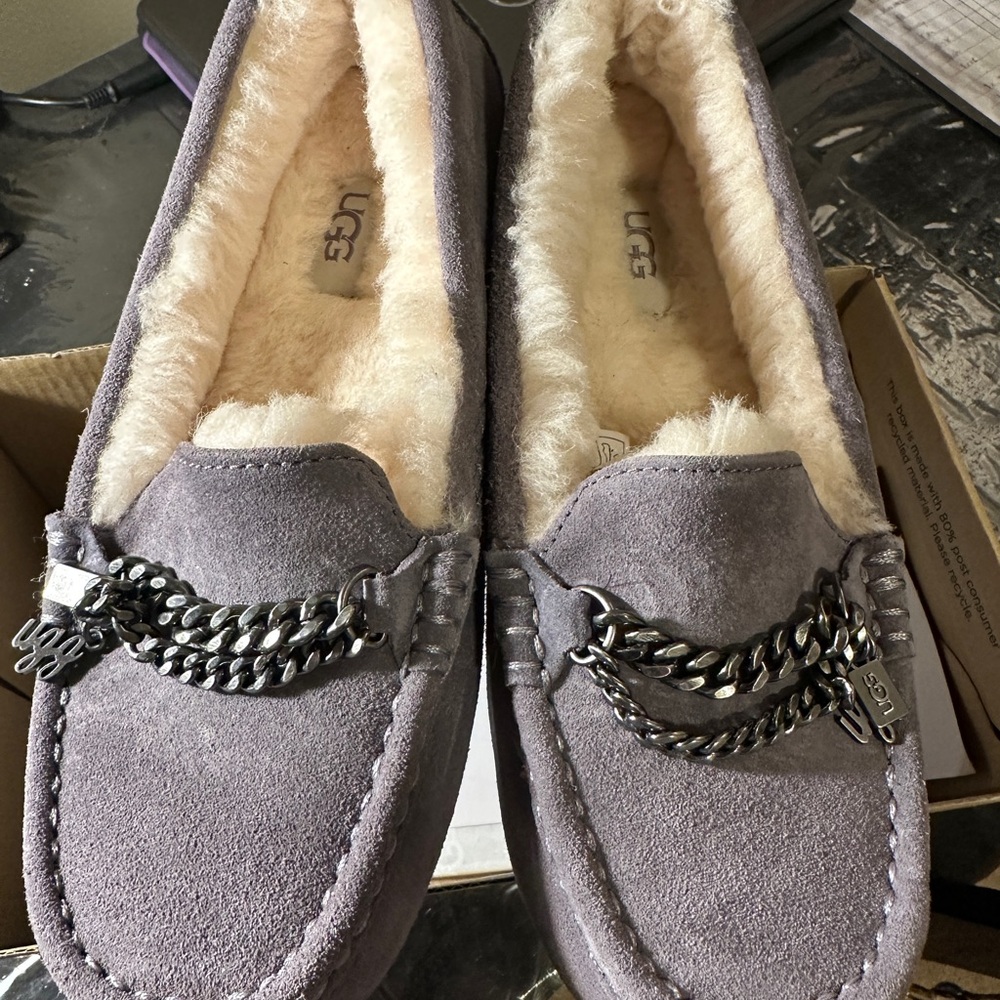 UGG Gray Suede Moccasins with Chain Detail( W ANSLEY CHAIN)